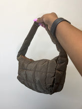 Cargar imagen en el visor de la galería, Puffr Handbag - Brown
